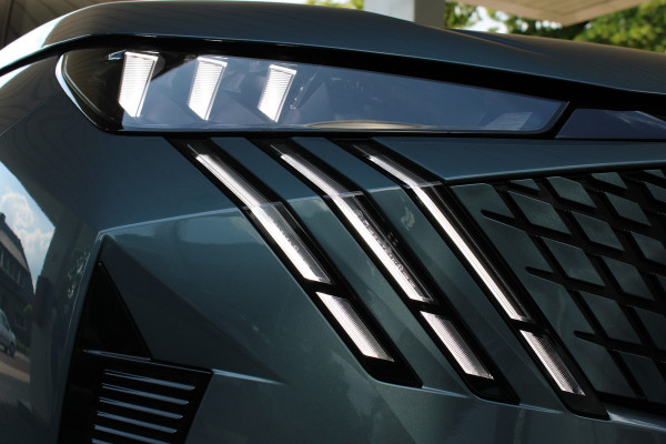 Peugeot 3008 1.2 Hybrid 145 GT | Panoramadak | Focal | BLIS | LED | 360 Camera
