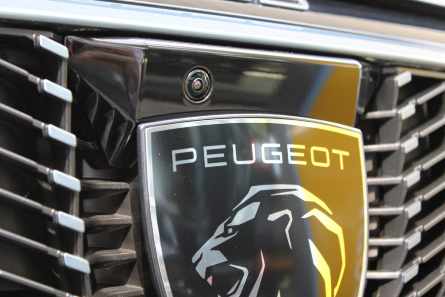 Peugeot 3008 1.2 Hybrid 145 GT | Panoramadak | Focal | BLIS | LED | 360 Camera