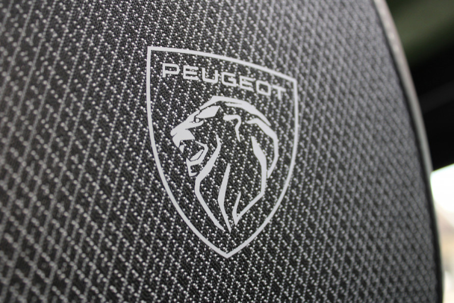 Peugeot 3008 1.2 Hybrid 145 GT | Panoramadak | Focal | BLIS | LED | 360 Camera