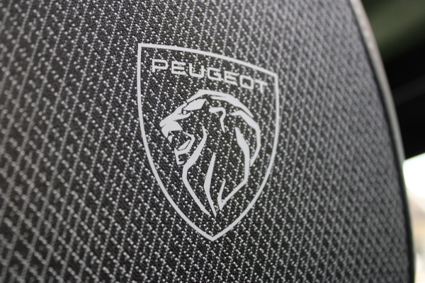 Peugeot 3008 1.2 Hybrid 145 GT | Panoramadak | Focal | BLIS | LED | 360 Camera