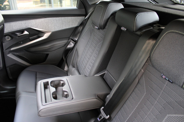 Peugeot 3008 1.2 Hybrid 145 GT | Panoramadak | Focal | BLIS | LED | 360 Camera