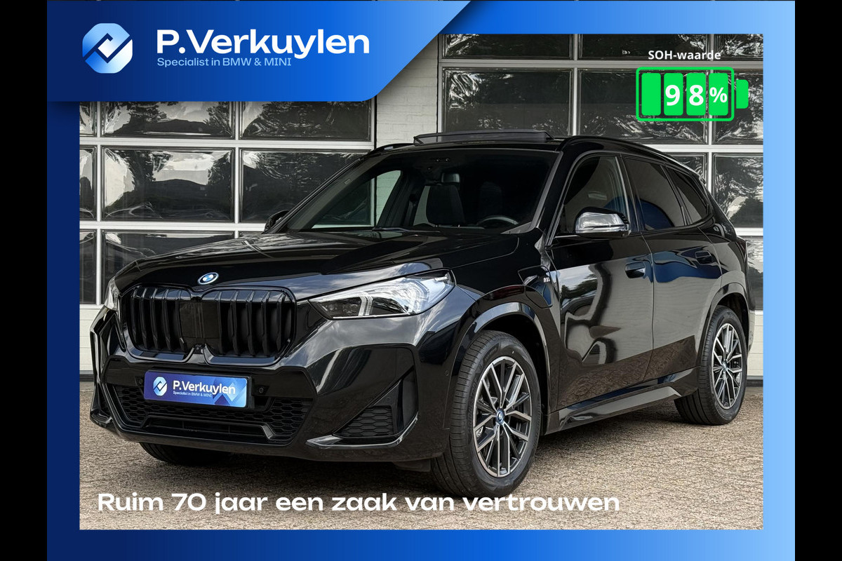 BMW X1 xDrive30e M SPORT | PANORAMA | 360 CAMERA | TREKHAAK | STOELVERWARMING | HEAD UP | DRIVING ASS. PROFF |