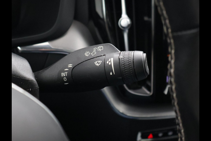 Volvo XC60 2.0 RECHARGE T6 340 PK R-DESIGN + 22 INCH LMV | TREKHAAK | PANORAMA | HK | STOELVENTILATIE