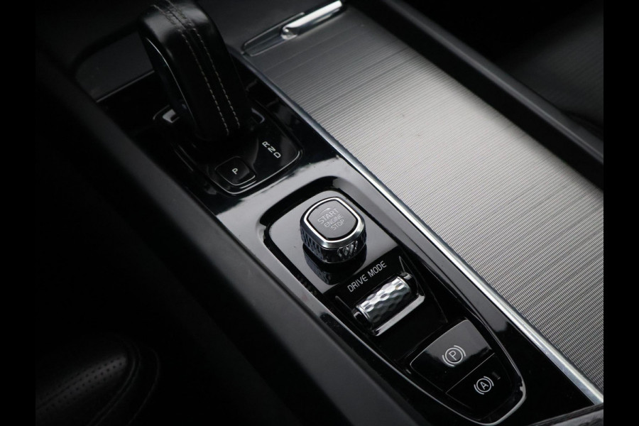 Volvo XC60 2.0 RECHARGE T6 340 PK R-DESIGN + 22 INCH LMV | TREKHAAK | PANORAMA | HK | STOELVENTILATIE