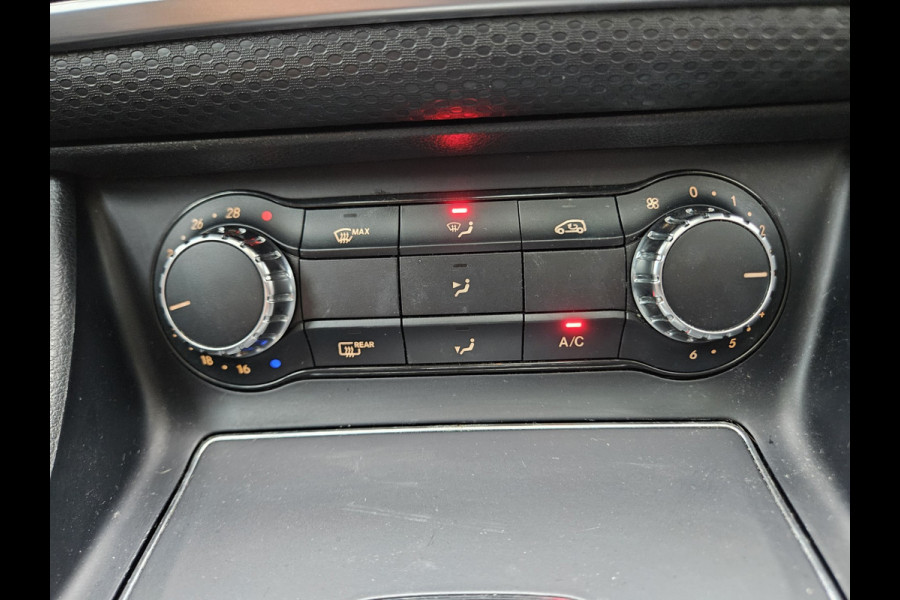 Mercedes-Benz A-Klasse 160 Sport Edition Panorama/Schuifdak! LED! 19INCH! NAP! Automaat! Mooie/Nette Auto!