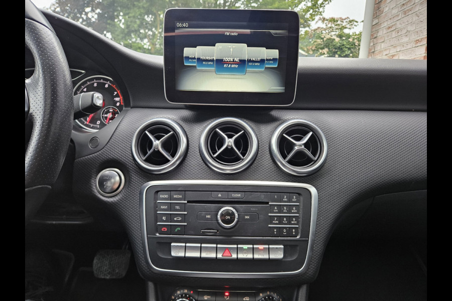 Mercedes-Benz A-Klasse 160 Sport Edition Panorama/Schuifdak! LED! 19INCH! NAP! Automaat! Mooie/Nette Auto!