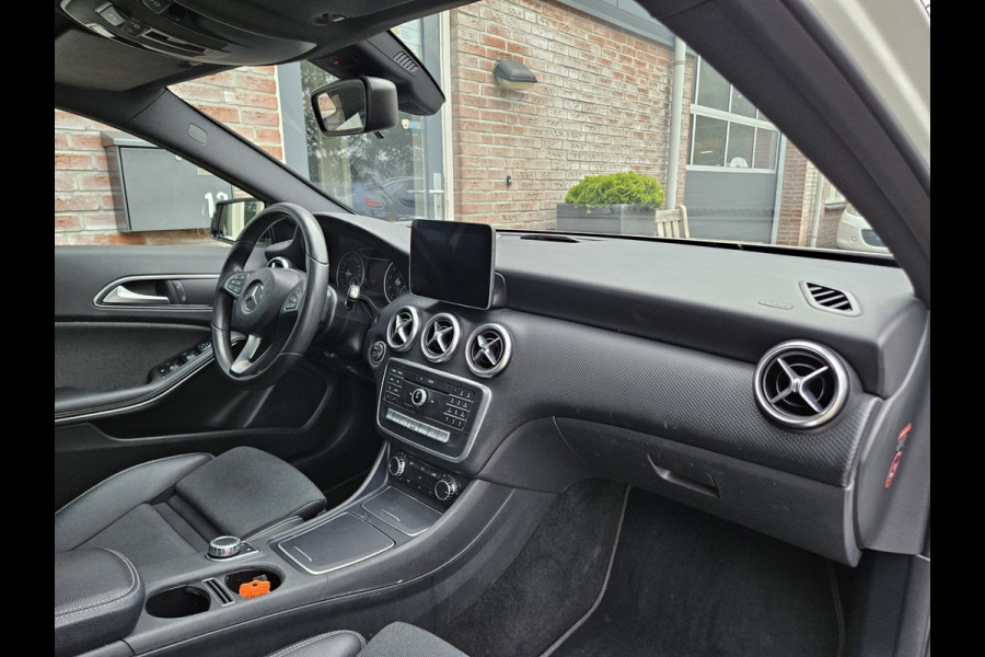 Mercedes-Benz A-Klasse 160 Sport Edition Panorama/Schuifdak! LED! 19INCH! NAP! Automaat! Mooie/Nette Auto!