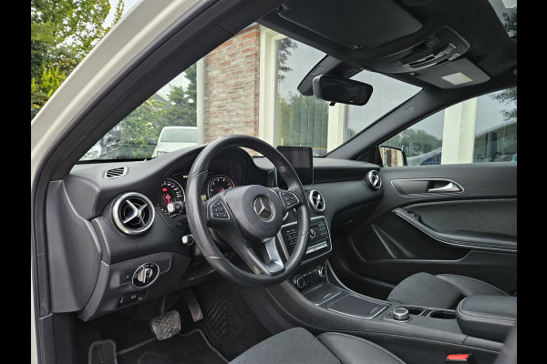 Mercedes-Benz A-Klasse 160 Sport Edition Panorama/Schuifdak! LED! 19INCH! NAP! Automaat! Mooie/Nette Auto!