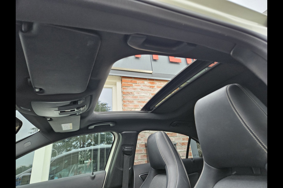 Mercedes-Benz A-Klasse 160 Sport Edition Panorama/Schuifdak! LED! 19INCH! NAP! Automaat! Mooie/Nette Auto!