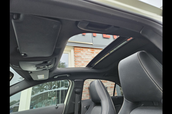 Mercedes-Benz A-Klasse 160 Sport Edition Panorama/Schuifdak! LED! 19INCH! NAP! Automaat! Mooie/Nette Auto!