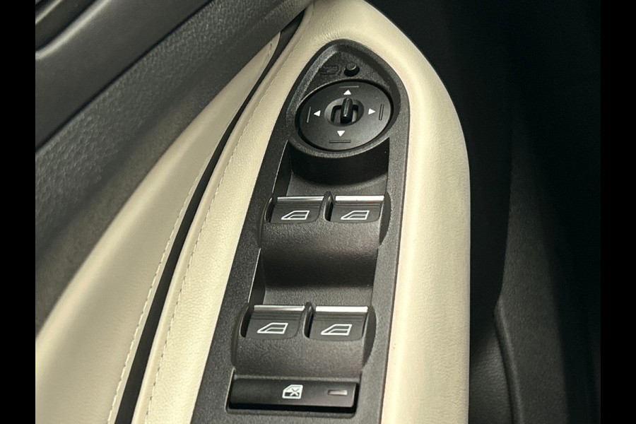 Ford Kuga 1.5 EcoBoost Vignale | Trekhaak | Leder | Panorama | Adaptive-cruise | Stoelverwarming |