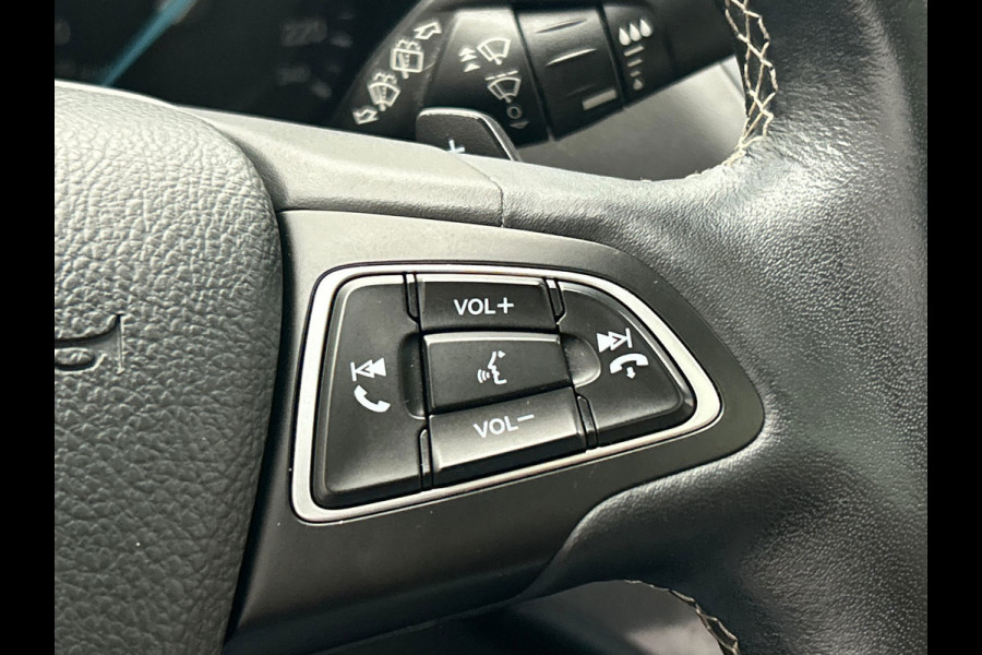 Ford Kuga 1.5 EcoBoost Vignale | Trekhaak | Leder | Panorama | Adaptive-cruise | Stoelverwarming |