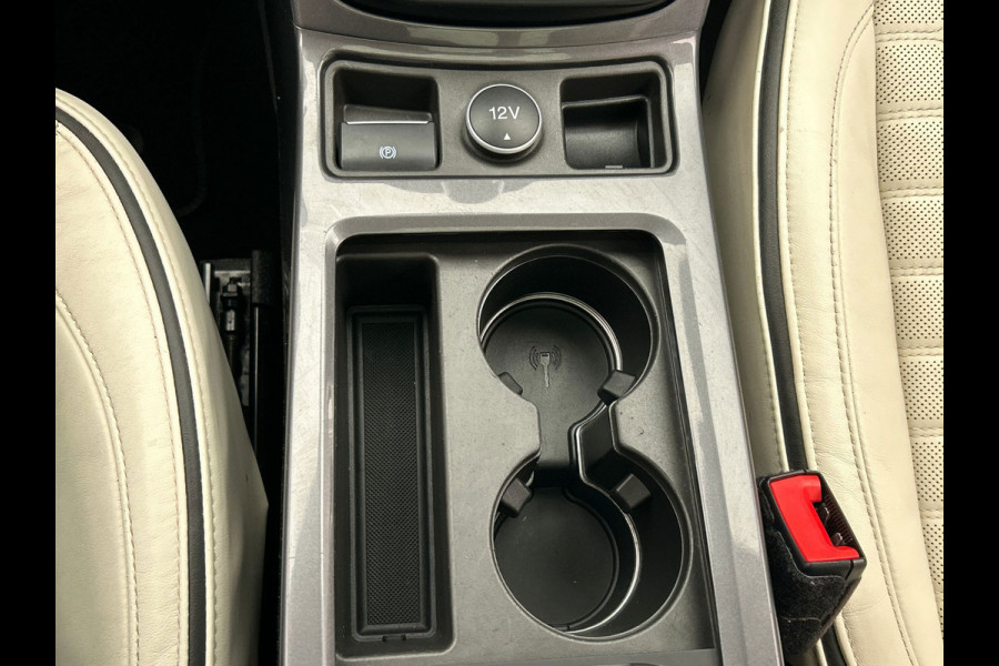 Ford Kuga 1.5 EcoBoost Vignale | Trekhaak | Leder | Panorama | Adaptive-cruise | Stoelverwarming |