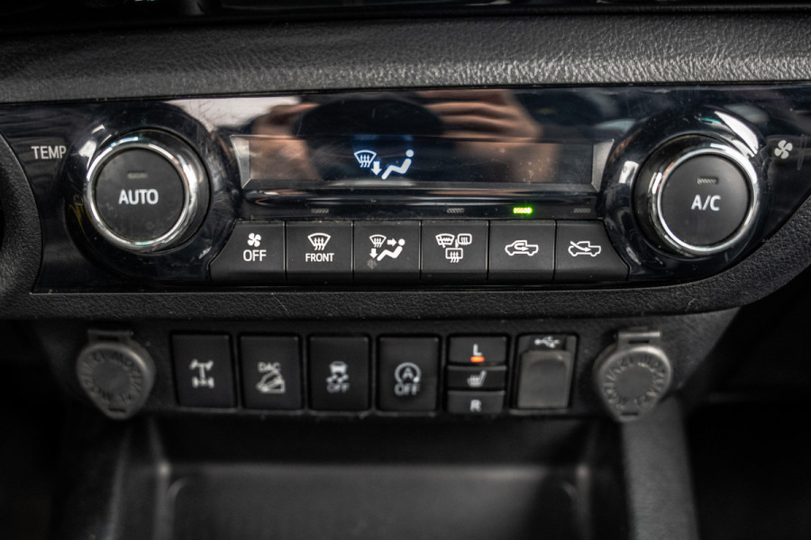 Toyota Hilux 2.4 D 4WD | 150 PK | LED | Camera | Cruise | Navi | Climatronic | Trekhaak