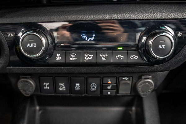 Toyota Hilux 2.4 D 4WD | 150 PK | LED | Camera | Cruise | Navi | Climatronic | Trekhaak