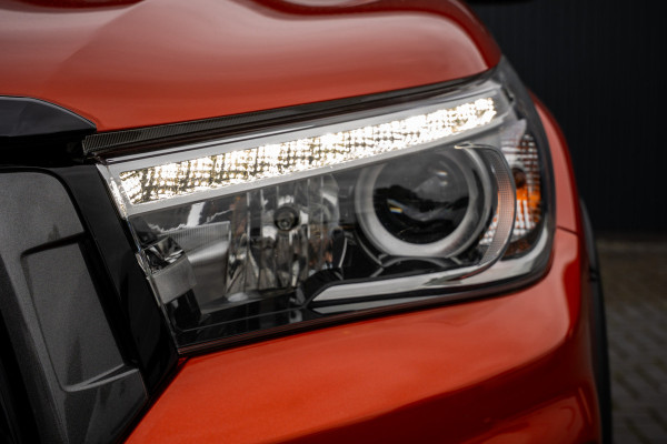 Toyota Hilux 2.4 D 4WD | 150 PK | LED | Camera | Cruise | Navi | Climatronic | Trekhaak