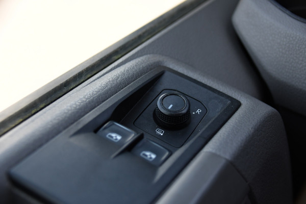 MAN TGE 3.180 35 2.0 L4H3 PB Edition Cruise, Camera, Carplay, 177pk, LED, Clima, Trekhaak, Automaat, Sensoren, Geveerde stoel, Uniek!