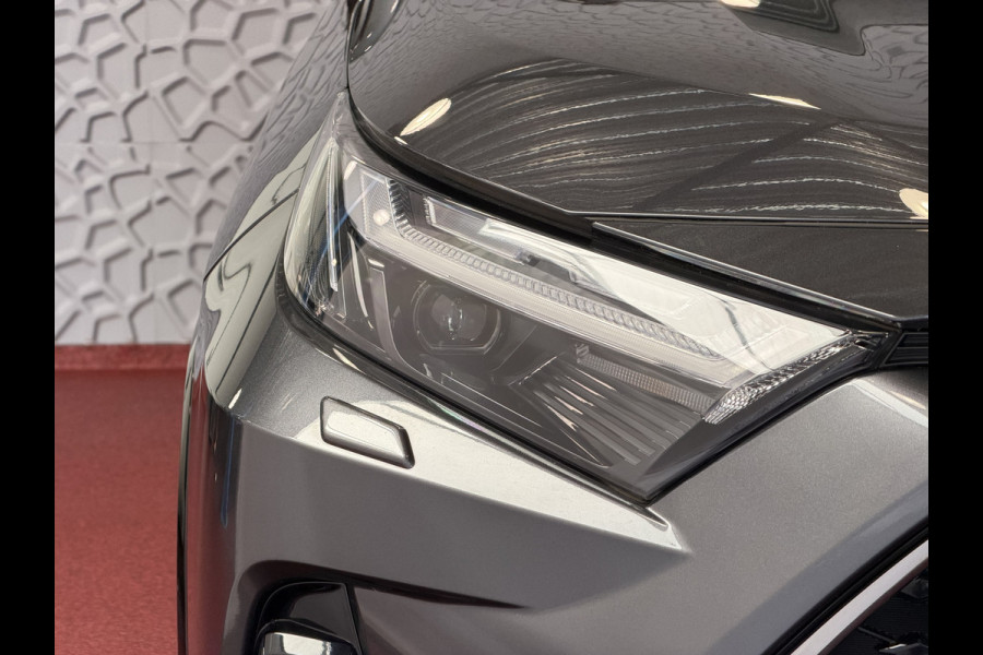 Toyota RAV4 2.5 PHEV AWD 306PK | ☑️ Nieuwe auto ☑️ | 0 km 1500KG trekgew. | HUD | Camera | LED | Elek. klep | STUUR/STOELVERW. V+A PHEV PLUG IN