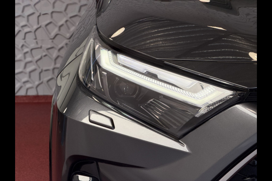 Toyota RAV4 2.5 PHEV AWD 306PK | ☑️ Nieuwe auto ☑️ | 0 km 1500KG trekgew. | HUD | Camera | LED | Elek. klep | STUUR/STOELVERW. V+A PHEV PLUG IN