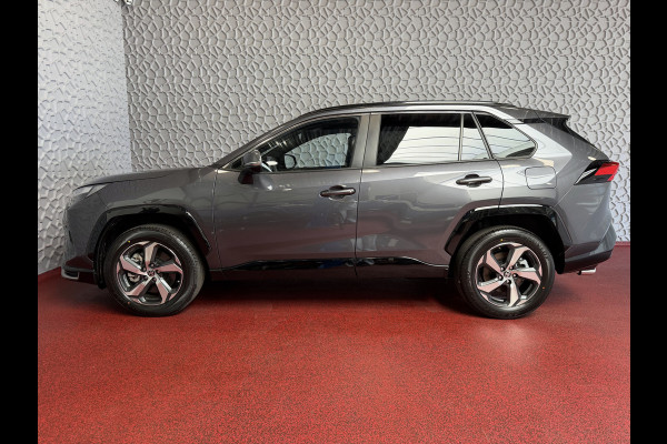 Toyota RAV4 2.5 PHEV AWD 306PK | ☑️ Nieuwe auto ☑️ | 0 km 1500KG trekgew. | HUD | Camera | LED | Elek. klep | STUUR/STOELVERW. V+A PHEV PLUG IN