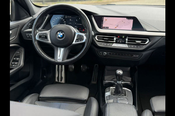 BMW 1-serie 118i M-sport pakket, panoramadak, achteruitrijcamera, Led verlichting,stoelverwarming