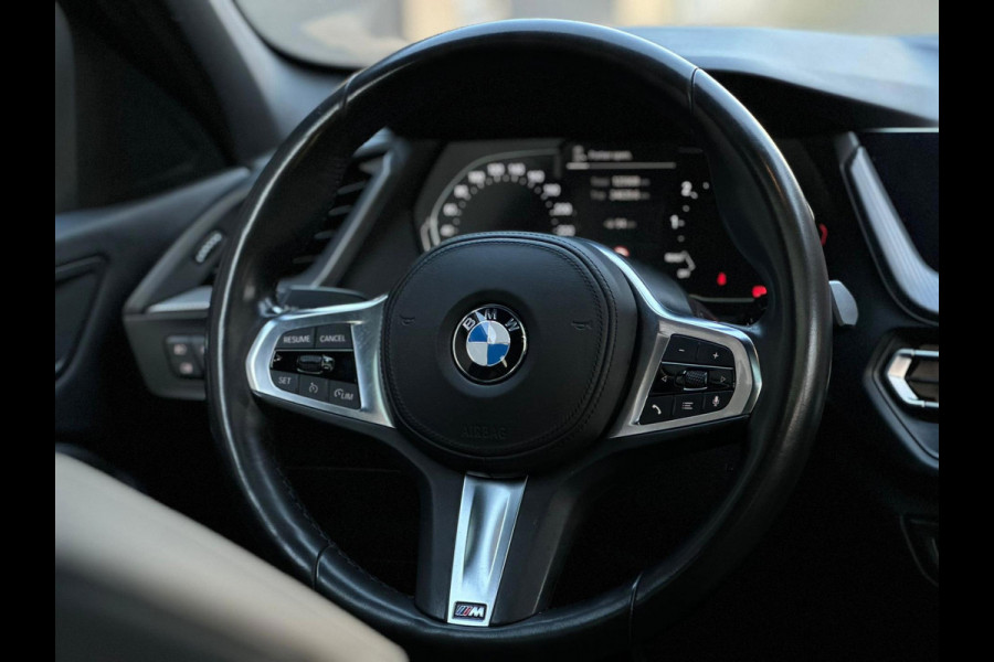 BMW 1-serie 118i M-sport pakket, panoramadak, achteruitrijcamera, Led verlichting,stoelverwarming