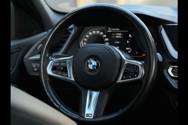 BMW 1-serie 118i M-sport pakket, panoramadak, achteruitrijcamera, Led verlichting,stoelverwarming
