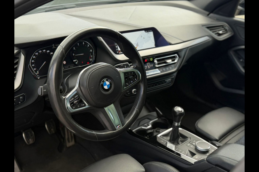 BMW 1-serie 118i M-sport pakket, panoramadak, achteruitrijcamera, Led verlichting,stoelverwarming