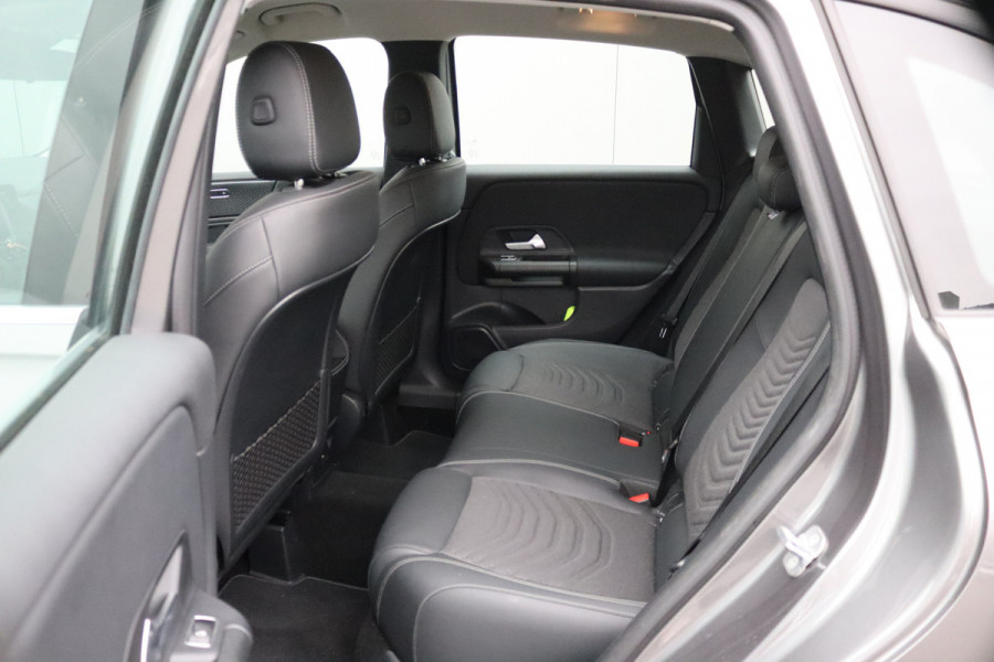Mercedes-Benz B-Klasse 180 Automaat Mild-Hybrid Business Navigatie/Camera/Stoel-stuurverwarming