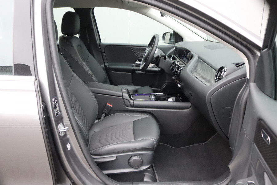 Mercedes-Benz B-Klasse 180 Automaat Mild-Hybrid Business Navigatie/Camera/Stoel-stuurverwarming