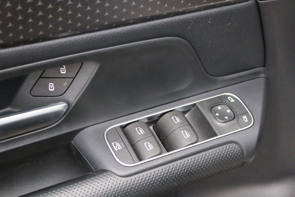 Mercedes-Benz B-Klasse 180 Automaat Mild-Hybrid Business Navigatie/Camera/Stoel-stuurverwarming
