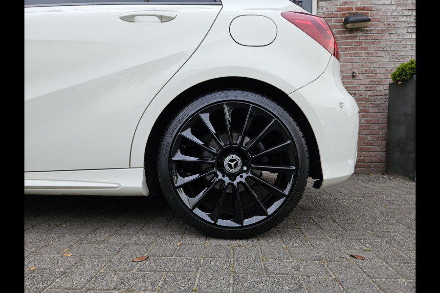 Mercedes-Benz A-Klasse 160 Sport Edition Panorama/Schuifdak! LED! 19INCH! NAP! Automaat! Mooie/Nette Auto!