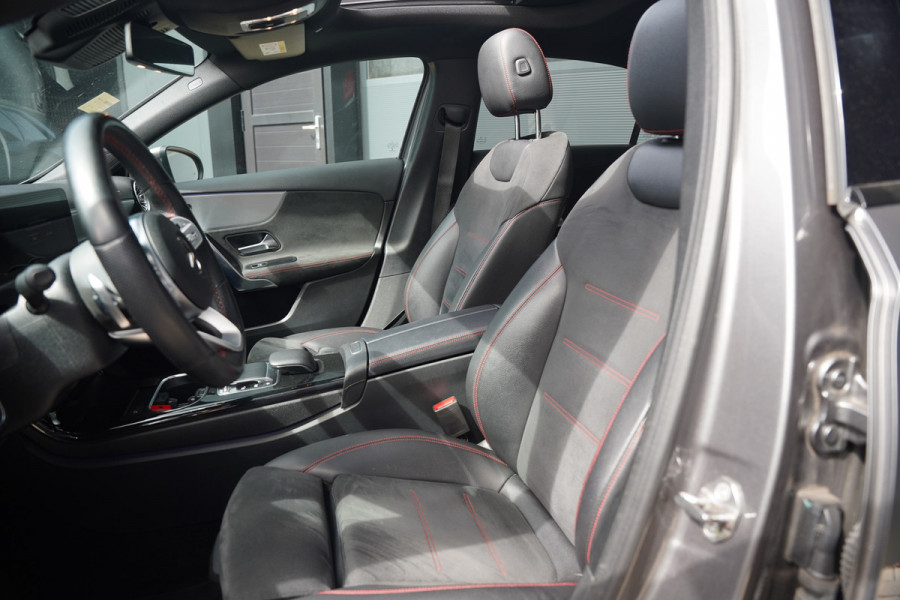 Mercedes-Benz A-Klasse 200 Launch Edition Premium Plus AMG | Panoramadak | Stoelverwarming | Memory Seat | Camera | Multibeam | Navigatie | Cruise Control |
