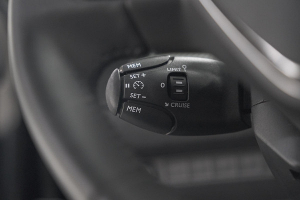 Peugeot 208 PureTech 100 Allure | Parkeersensoren | Navigatie | Apple Carplay