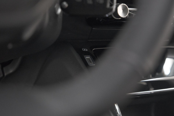 Peugeot 208 PureTech 100 Allure | Parkeersensoren | Navigatie | Apple Carplay