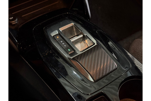 Peugeot e-208 BWJ 2023 | SOH 96% EV 136PK Ac Pack 50 kWh | NAVI | CLIMA | CARPLAY | LICHTMETAAL | PDC | CRUISE |