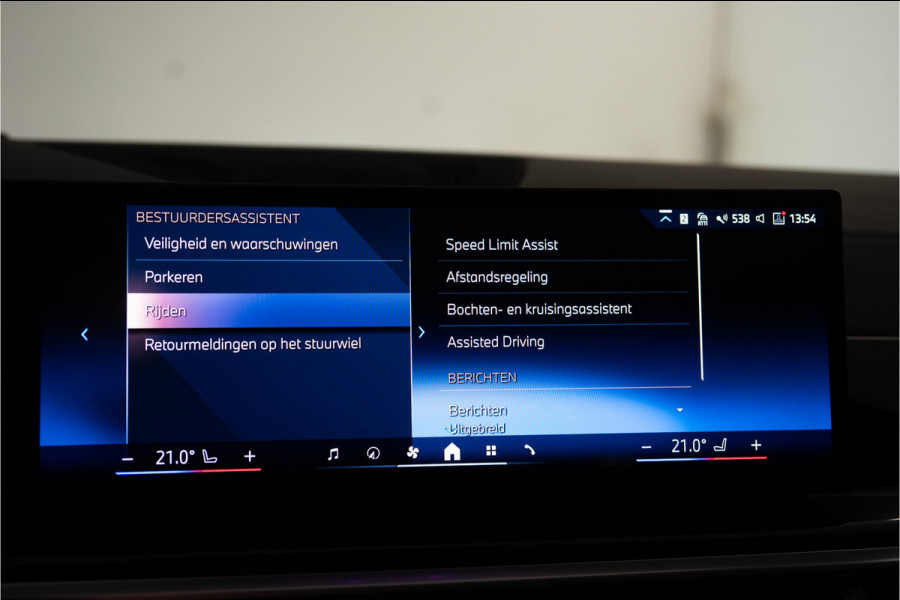 BMW X5 xDrive50e M-Sport Pro 490PK | Harman/Kardon | Pano | Kuipstoelen | Glow | 360 | VOL! Fabrieksgarantie