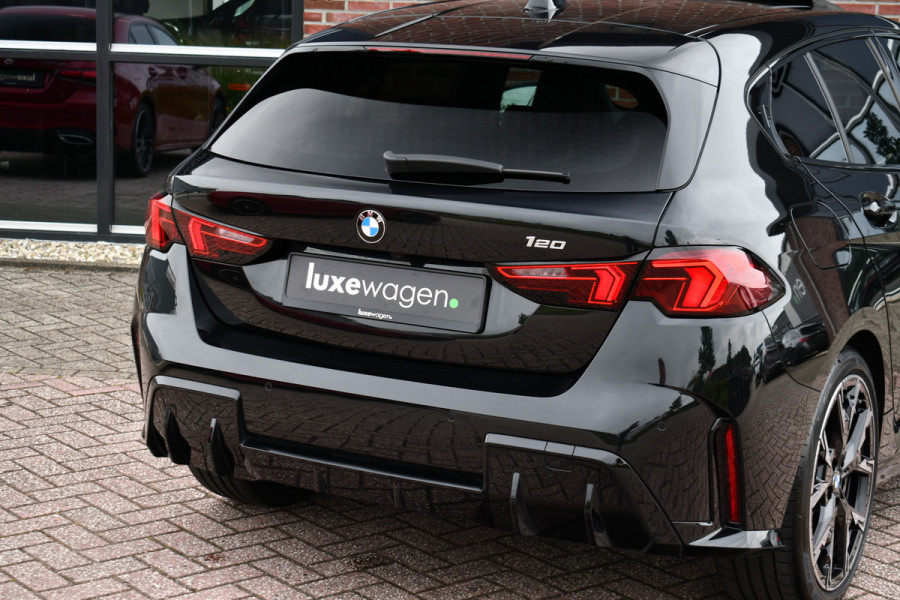 BMW 1-serie 120 M-Sport Pano ACC 360 HUD Massage H/K 19inch El-Klep