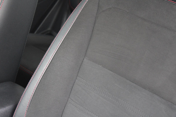 Ford EcoSport 1.0 EcoBoost ST-Line Black | Cruise Control | Navigatie | Parkeersensoren | Lichtmetalen Velgen | Zwart Dak |