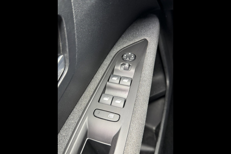 Peugeot 3008 1.2 PureTech Active Pack Business - Navigatie / Apple CarPlay I Airco I Camera & PDC I LED I Dealer onderhouden