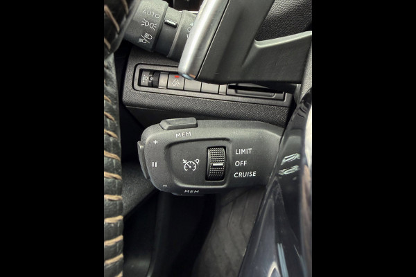 Peugeot 3008 1.2 PureTech Active Pack Business - Navigatie / Apple CarPlay I Airco I Camera & PDC I LED I Dealer onderhouden