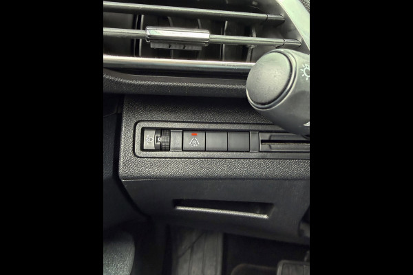 Peugeot 3008 1.2 PureTech Active Pack Business - Navigatie / Apple CarPlay I Airco I Camera & PDC I LED I Dealer onderhouden