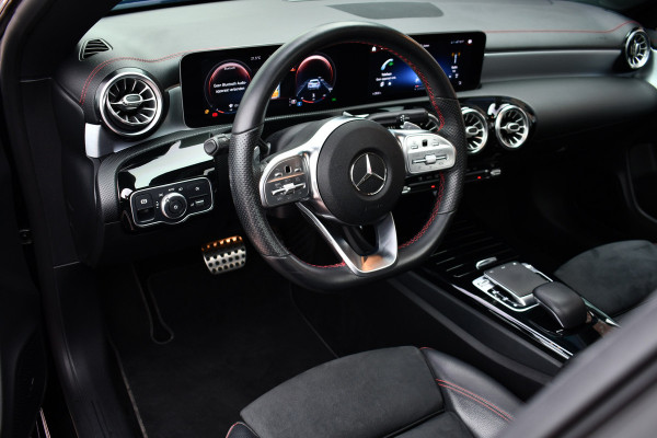 Mercedes-Benz CLA-Klasse 220 AMG 45 Look Pano Night 19inch Sportuilaat