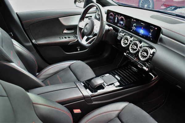 Mercedes-Benz CLA-Klasse 220 AMG 45 Look Pano Night 19inch Sportuilaat