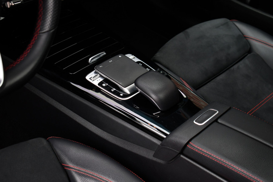 Mercedes-Benz CLA-Klasse 220 AMG 45 Look Pano Night 19inch Sportuilaat