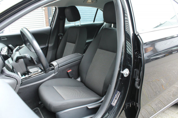 Mercedes-Benz A-Klasse 180 136pk Business Solution AUTOMAAT Widescreen 18"AMG LMV