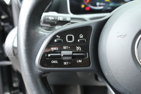 Mercedes-Benz A-Klasse 180 136pk Business Solution AUTOMAAT Widescreen 18"AMG LMV