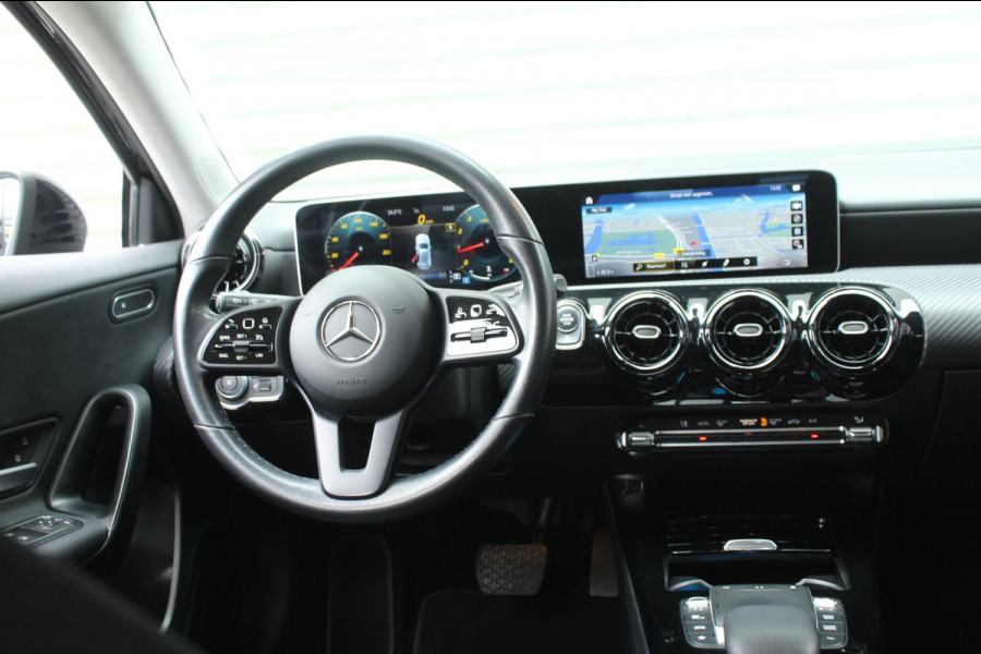 Mercedes-Benz A-Klasse 180 136pk Business Solution AUTOMAAT Widescreen 18"AMG LMV