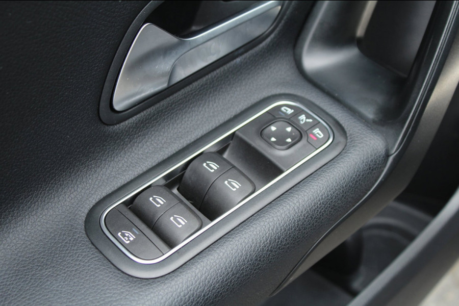 Mercedes-Benz A-Klasse 180 136pk Business Solution AUTOMAAT Widescreen 18"AMG LMV