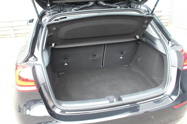 Mercedes-Benz A-Klasse 180 136pk Business Solution AUTOMAAT Widescreen 18"AMG LMV